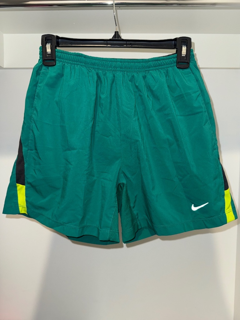 Nike Dri-FIT Men’s Small Green Running Shorts Built-In Brief Zip Pocket
